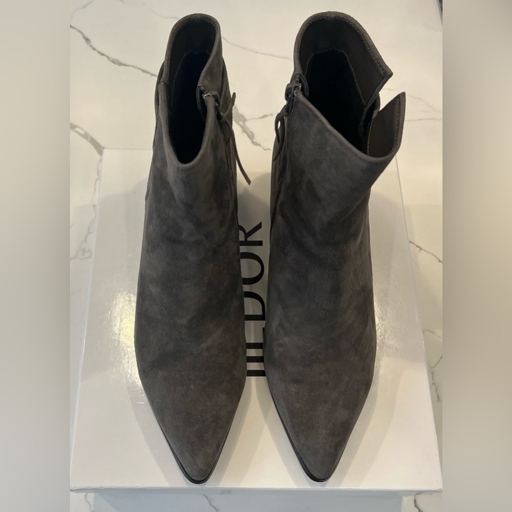 Like-new Jildor Grey Suede Boots 10.5